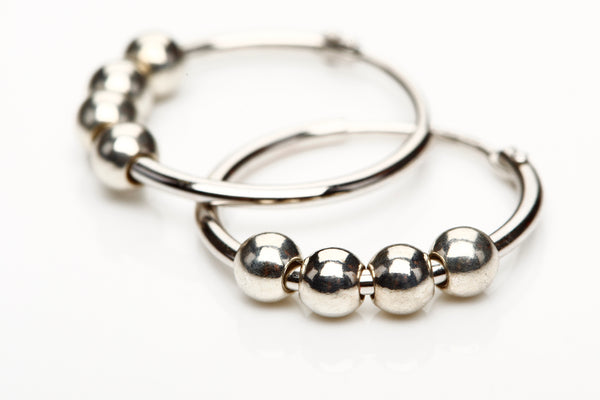 Hoops small w. bolas.